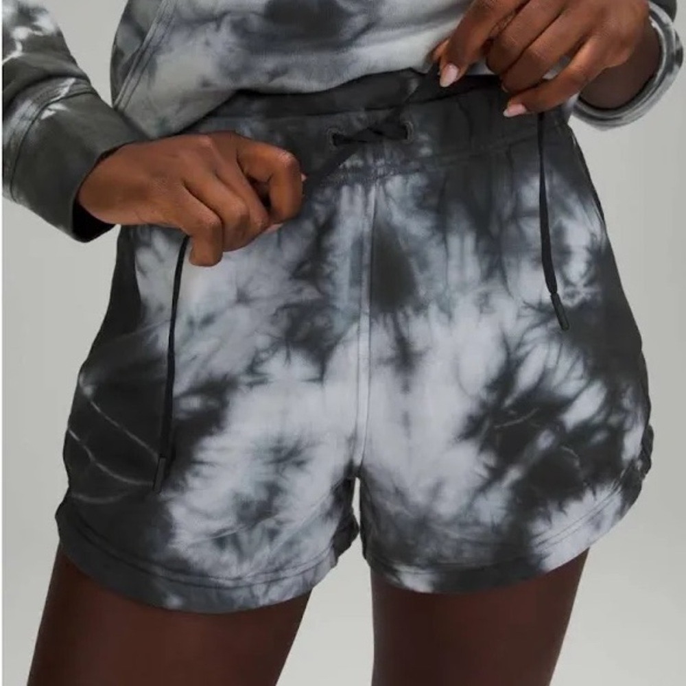 Lululemon Inner Glow Short 3" Earth Dye Stone - Sz 12
